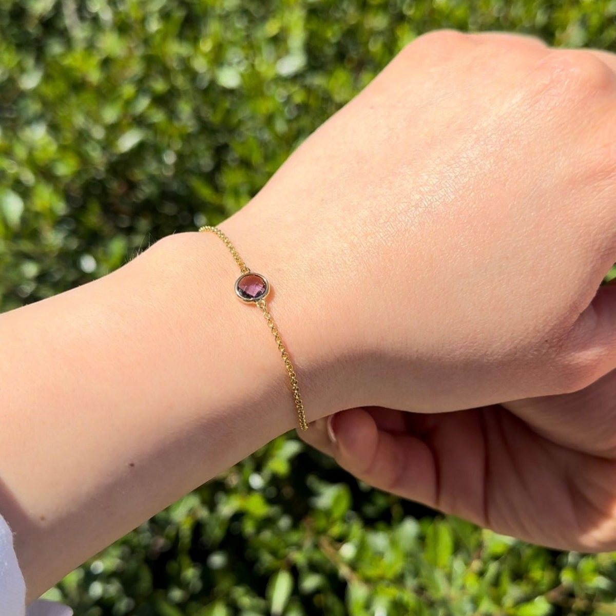 Pulsera de piedras naturales Elora con amatista y plata 925 bañada en oro de Lunara