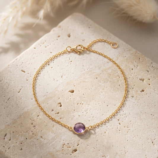 Pulsera Elora de cadena fina de plata de ley 925 dorada con una amatista natural
